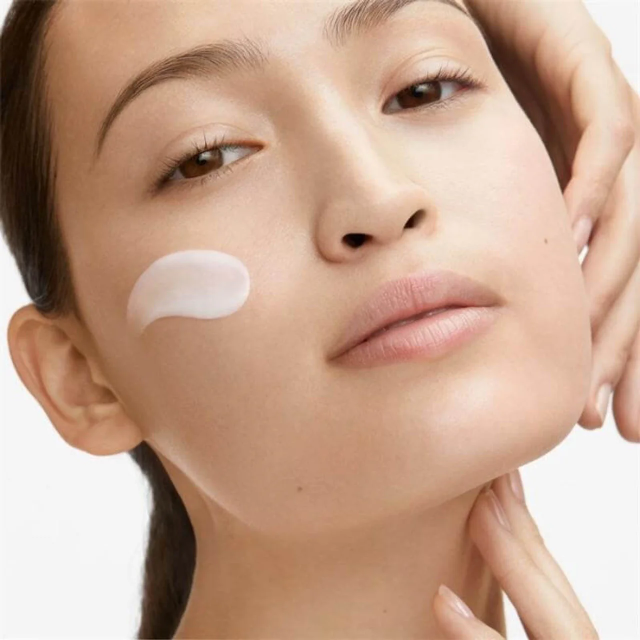Benefiance Wrinkle Smoothing Day Emulsion SPF20 - Image 2