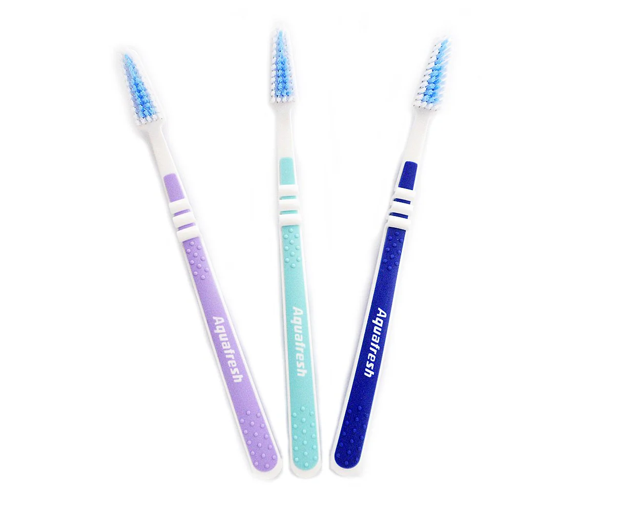 Clean & Flex Medium Toothbrush Triple Pack - Image 3
