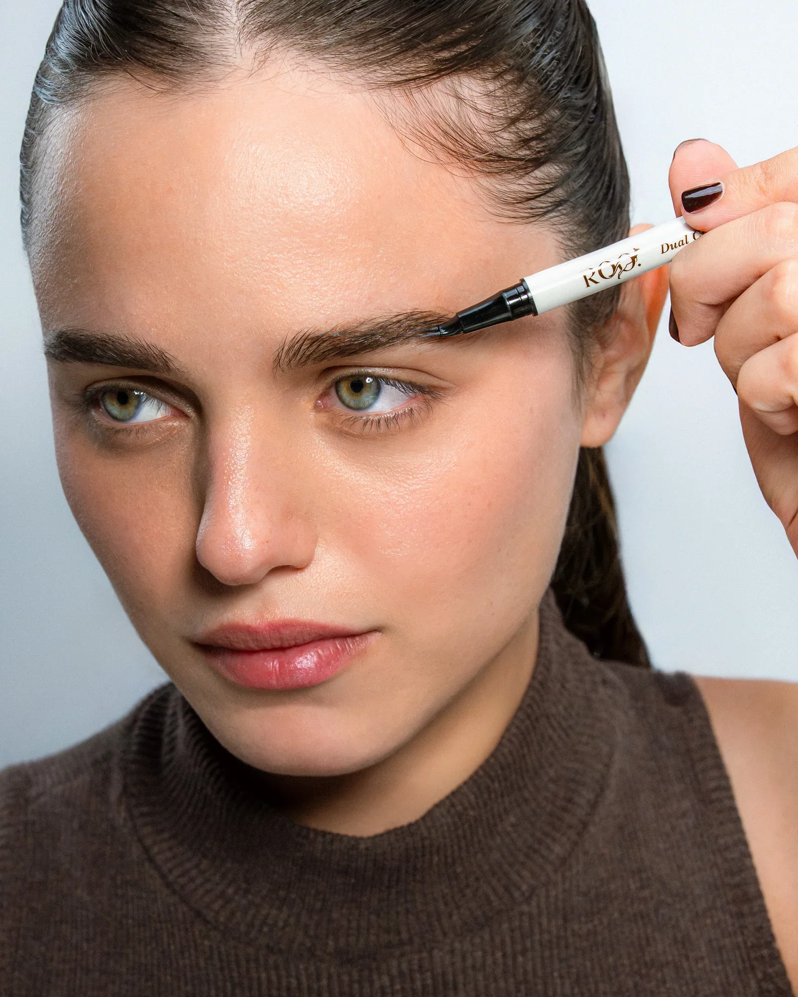 DUAL CURVED EYEBROW LINER - Image 4