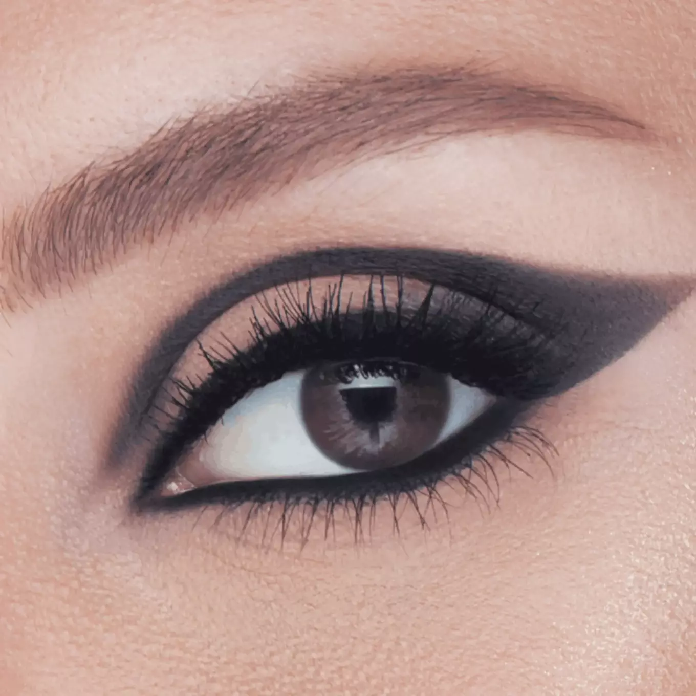 Dual Edge Eyeliner - Image 3