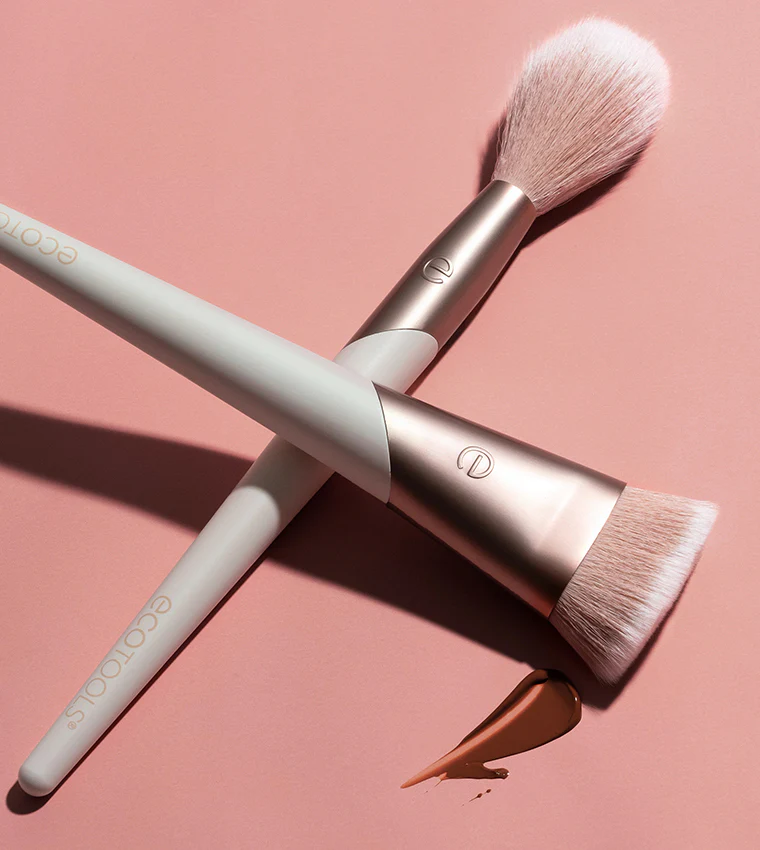 Luxe Flawless Foundation Makeup Brush - Image 3